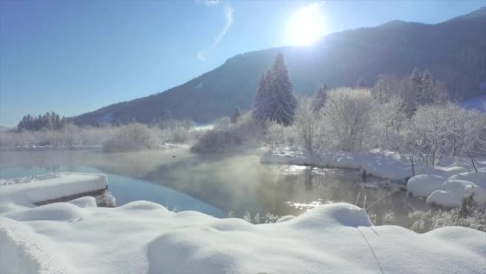 空中: 令人惊叹的Zelenci温泉自然保护区和深雪中的高山景观