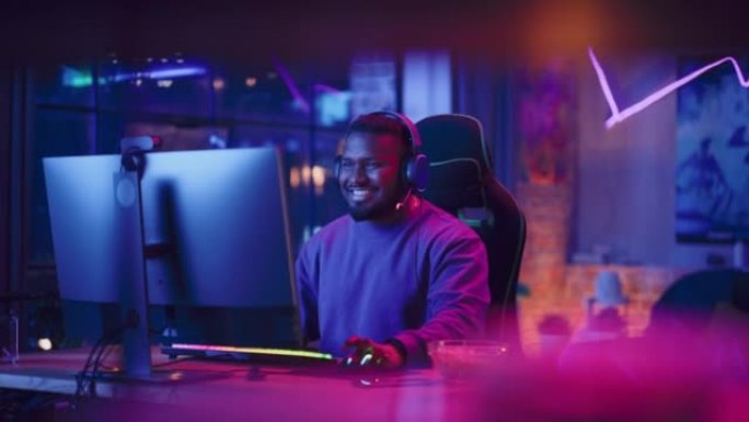 在家玩游戏: 黑人玩家在个人电脑上玩在线视频游戏。时尚的非洲裔美国男性球员在他的阁楼公寓享受在线锦标