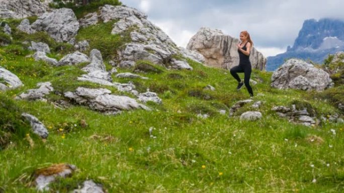 适合女跑步者运动，在群山环绕的岩石小径和草坡上奔跑