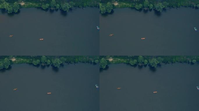 独木舟漂浮在河上