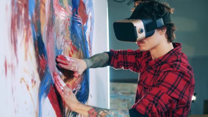 一位戴着VR眼镜的艺术家正在画一幅五颜六色的画。虚拟现实，未来主义艺术概念。