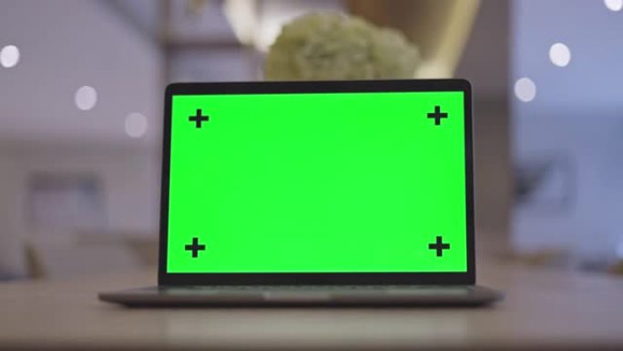 绿屏电脑笔记本电脑跟踪镜头，无人