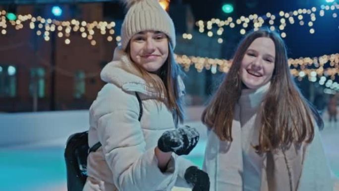 两名年轻女子吹雪的肖像