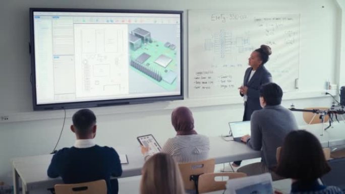 黑人女教师使用数字互动屏幕，与一群不同的学生交谈，并展示3D电路板组件。教育与高科技概念