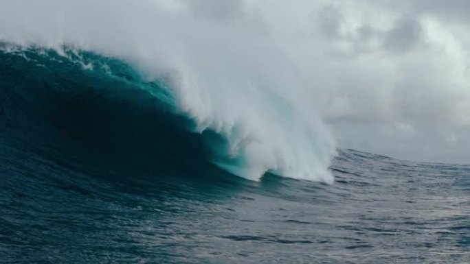 强大的海浪实拍巨浪大浪滔天翻滚澎湃