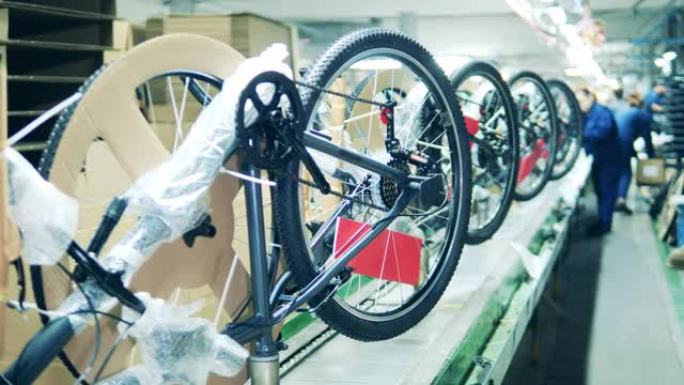 工厂单位一排新制造的自行车