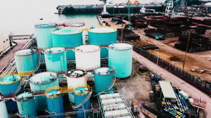 鸟瞰式炼油厂工业炼油厂房中石油储存罐提炼