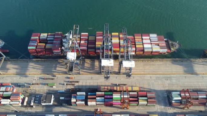 无人机鸟瞰深圳盐田港国际集装箱码头的繁忙景象
