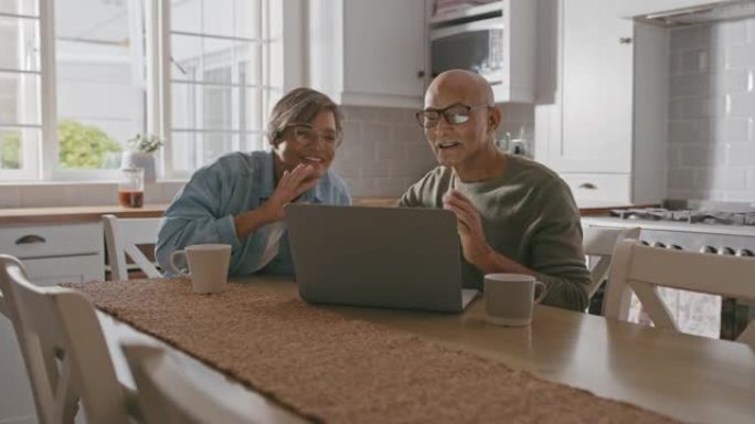 一对老年夫妇在家中进行视频通话的4k视频录像
