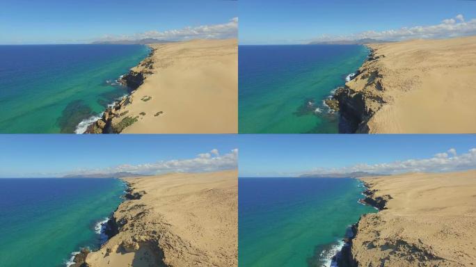 空中: 沙质沙漠和大西洋加入了令人惊叹的海滩
