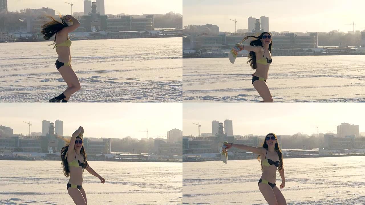 一个女人在冬天穿着泳衣跑步时摘下帽子。