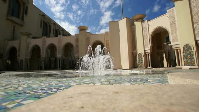 摩洛哥哈桑二世清真寺的喷泉和建筑细节
