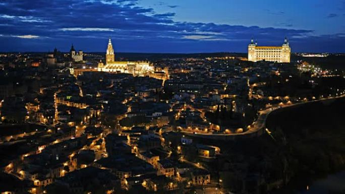 托莱多城市景观与阿尔卡萨尔在黄昏，西班牙