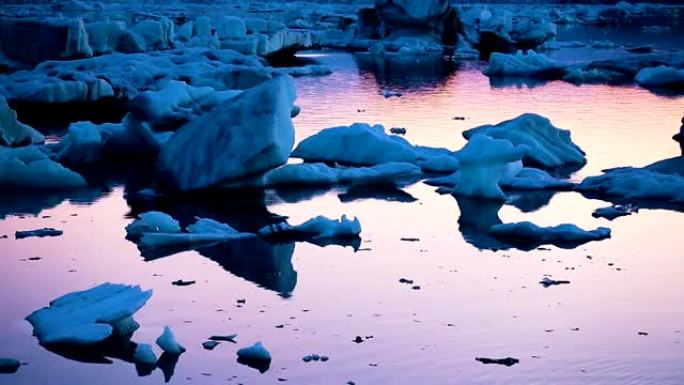 冰岛冰川破碎的漂流冰山。