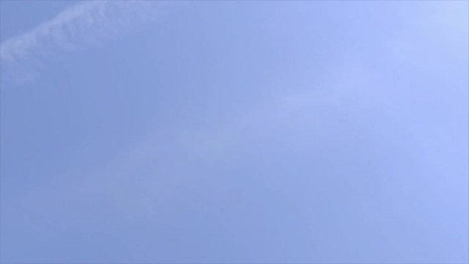 客机在日出时降落，两枪