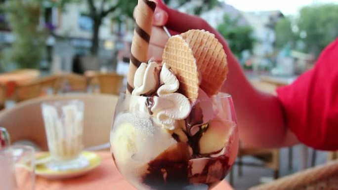 冰淇淋圣代甜点-高清和PAL