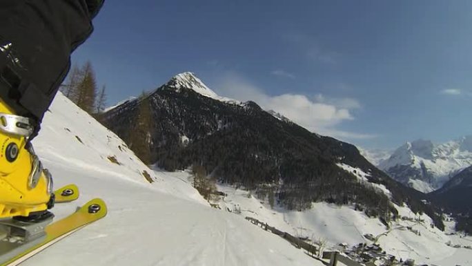 高山景观中的POV滑雪