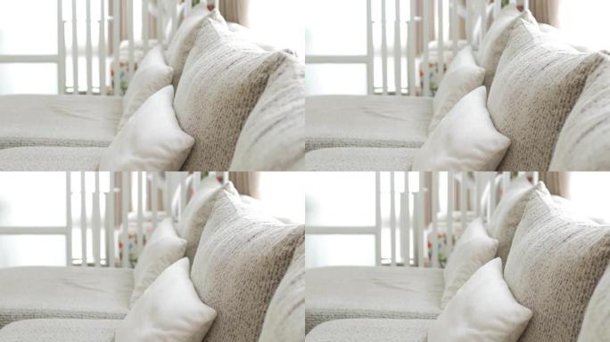 客厅白色沙发，带多莉镜头运动