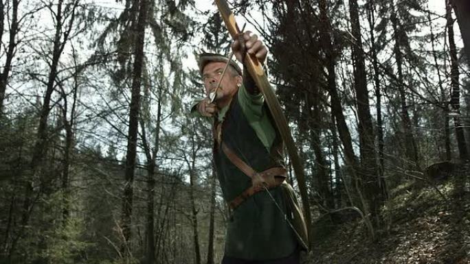 高清超级慢莫: 中世纪弓箭手在森林里狩猎