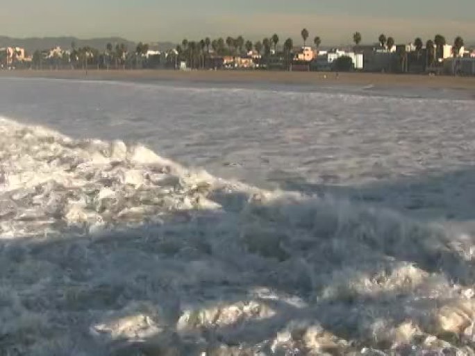 洛杉矶：威尼斯海滩的冬季海浪-时间流逝-