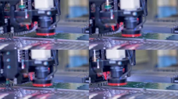机器人机器在现代工厂制造印刷电路板。4K。