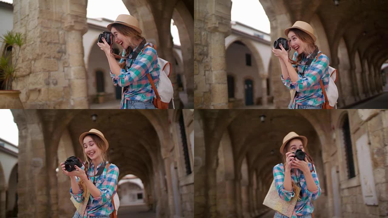 年轻女子游客为古代中世纪建筑拍照