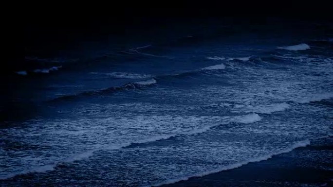 夜间大海浪海边海水海滩沙滩