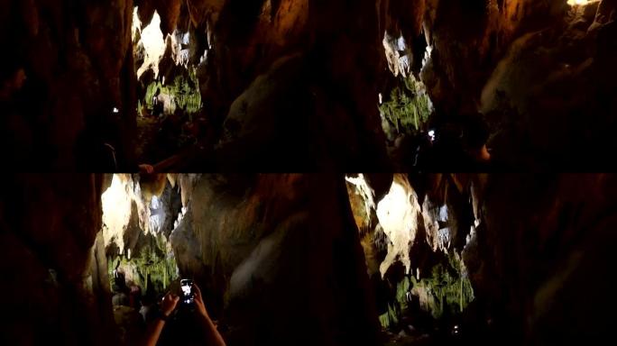 洞穴游客