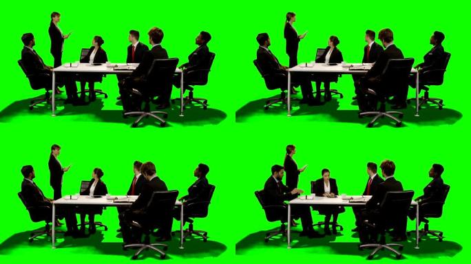 企业高管团队在会议上讨论