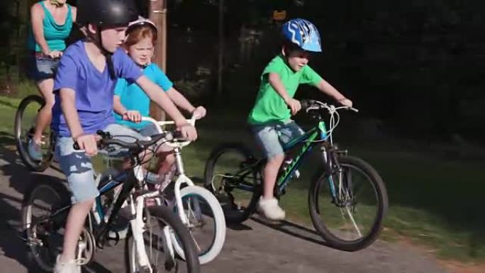 居住区4k健康快乐家庭骑行自行车