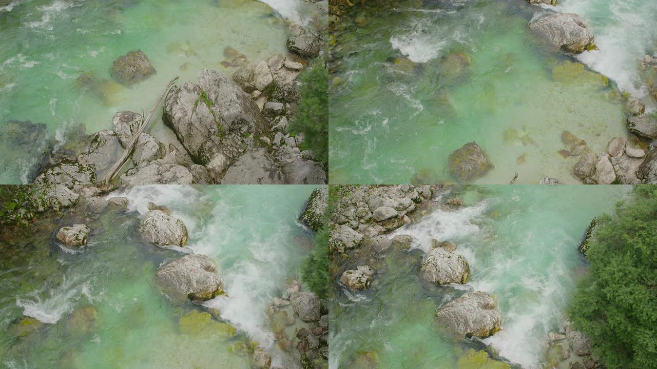 空中: 夏季的绿松石快速河