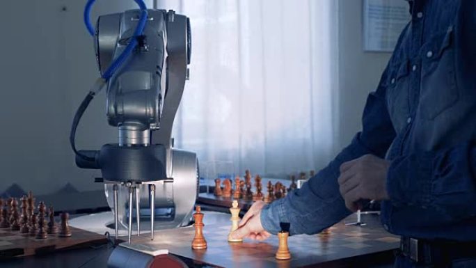 机器人和下棋的棋手。