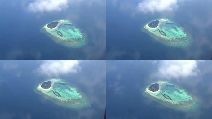 空中: 异国白色沙岛上的马尔代夫度假胜地
