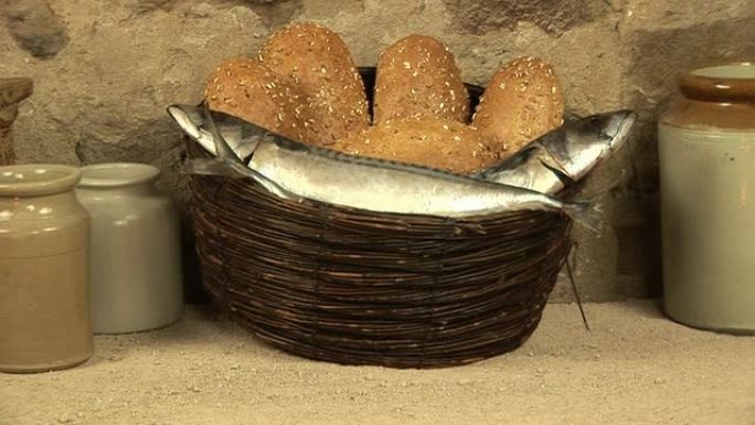 五个面包和两条鱼，圣经故事奇迹