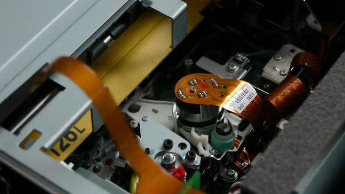 盒式录像机零件加工机器工作破旧胶卷