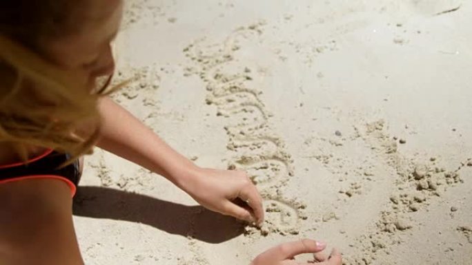 女孩在沙滩上写名字4k