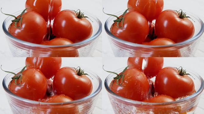 在碗里洗西红柿的特写镜头