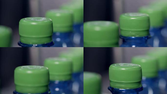 塑料瓶上的绿色瓶盖关闭。