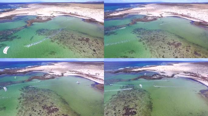 空中: 在大平坦的泻湖中飞过风筝冲浪者