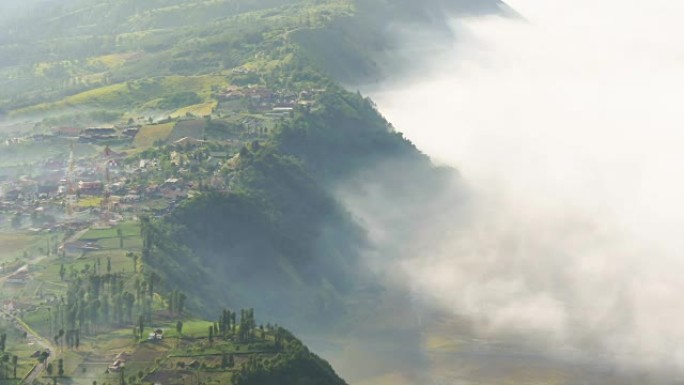 印度尼西亚东爪哇省布罗莫山附近的云海时间流逝。