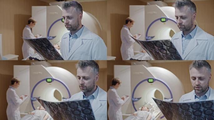 医生检查脑部断层扫描