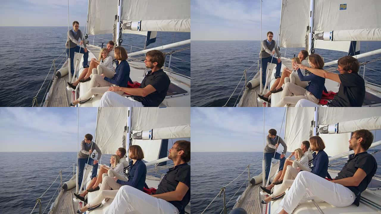 一群朋友在海里的游艇上交谈和放松。