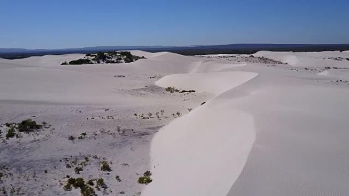 无人机飞越白沙沙漠沙丘