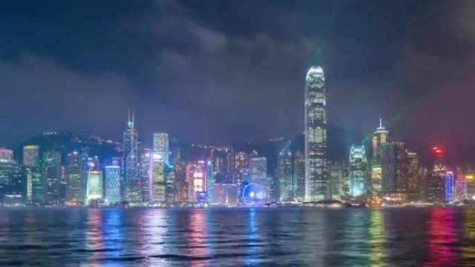 香港城市激光表演。延时倾斜。