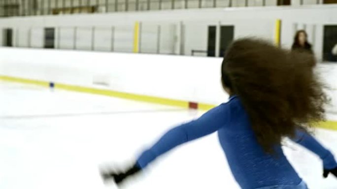 溜冰场上的小冰舞训练