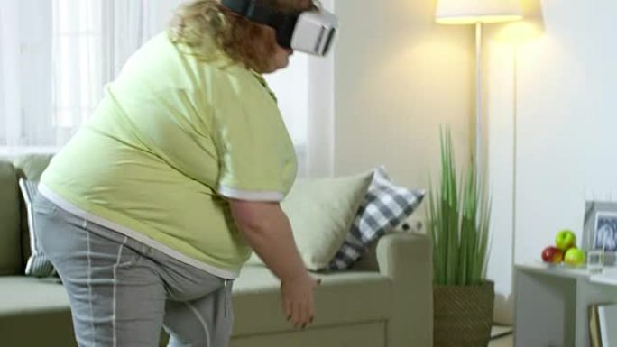 VR护目镜中的超重女性燃烧卡路里