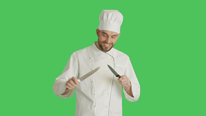 一个英俊的微笑厨师削刀的镜头。背景是绿色屏幕。