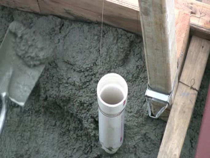 施工：铲子湿水泥/混凝土