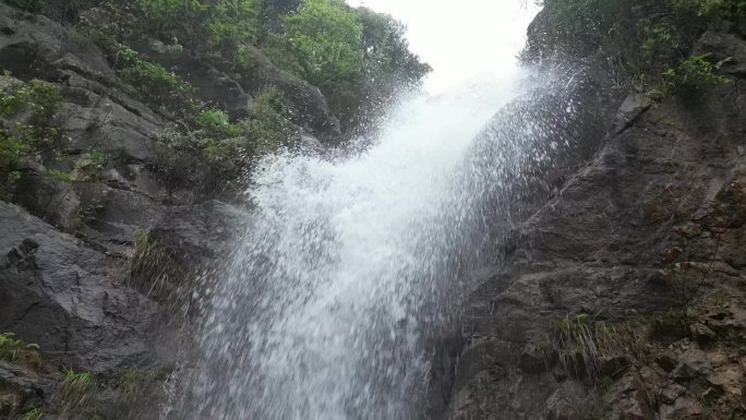 春季雨水   瀑布飞流