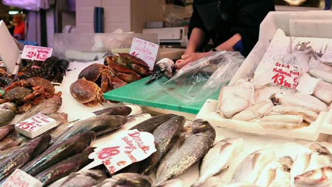 市场上的鲜鱼市场上的鲜鱼